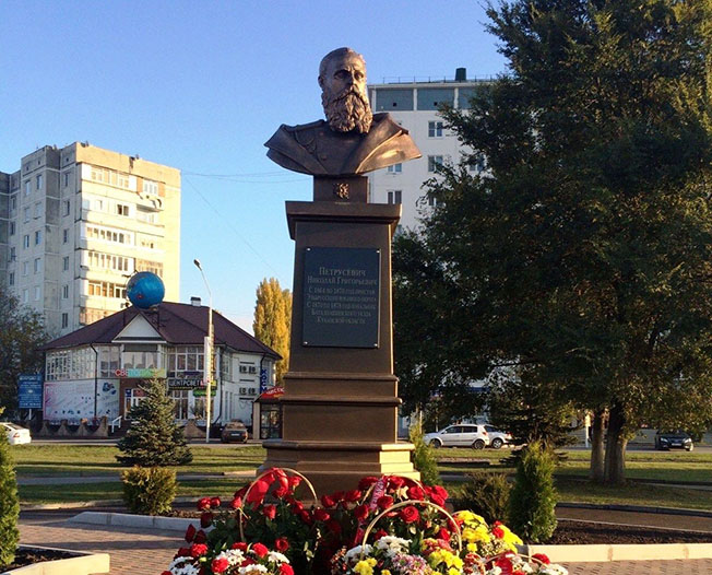 Памятник Н.Г. Петрусевичу в г. Черкесске (бывший Баталпашинск)